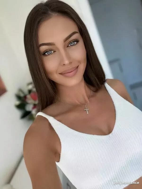 Nadzeya, 24