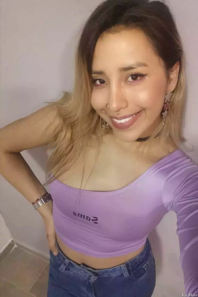 Andrea Profile image 2