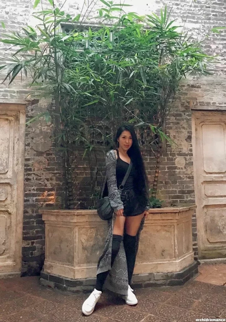 Altynay, 35