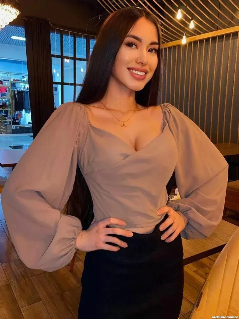 Amina, 21