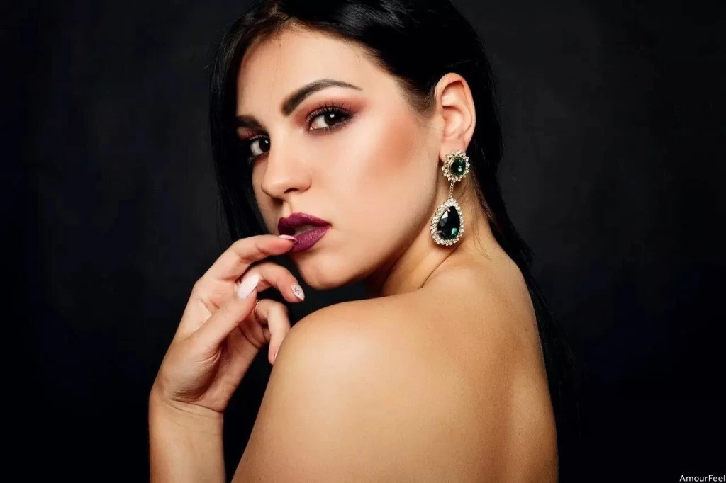 Victoria, 28