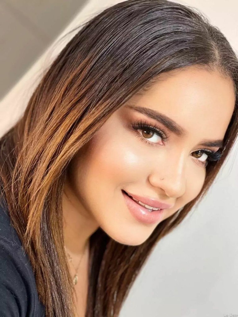 Laura Profile image 6